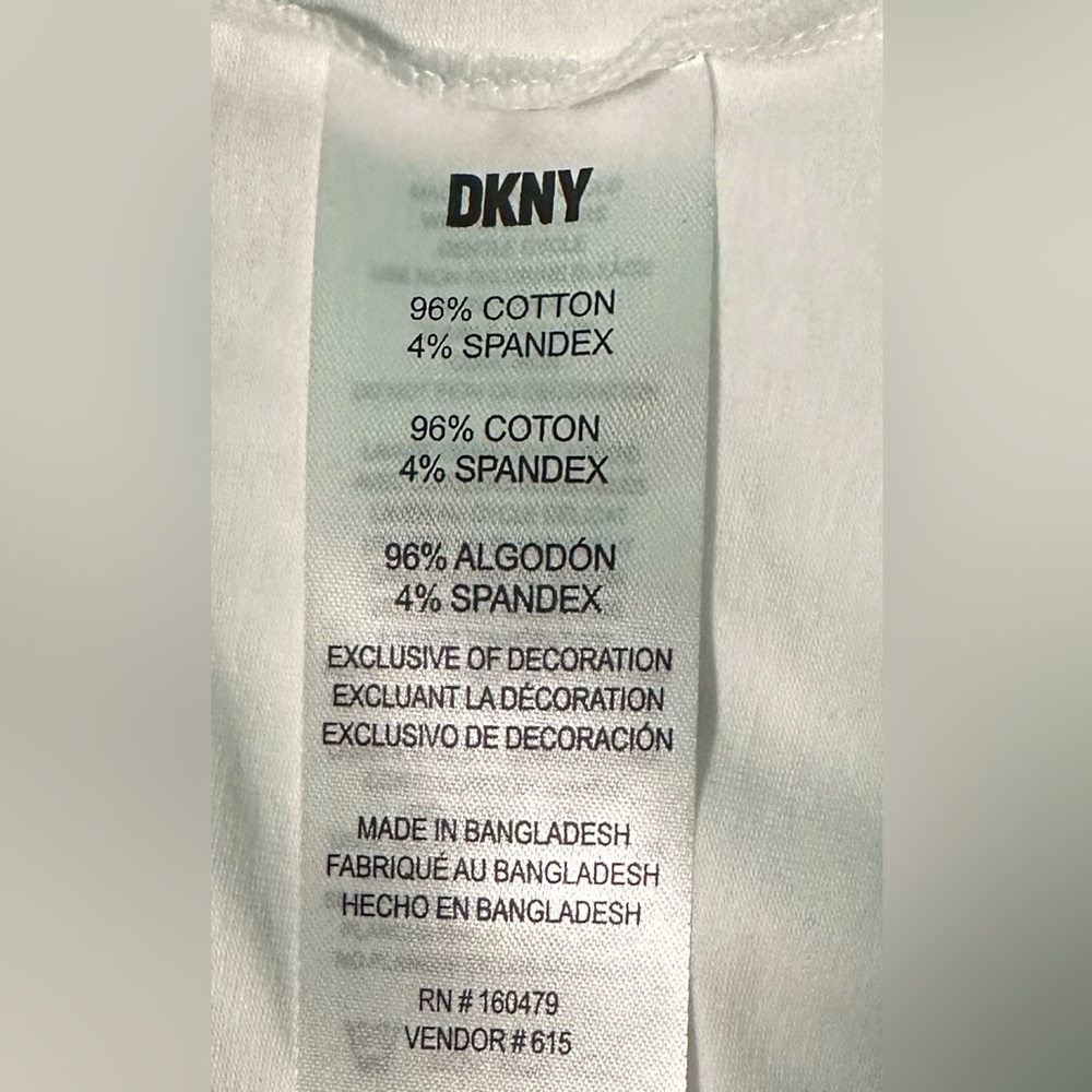 New DKNY  Men T-shirts, size, medium cotton - Picture 4 of 4